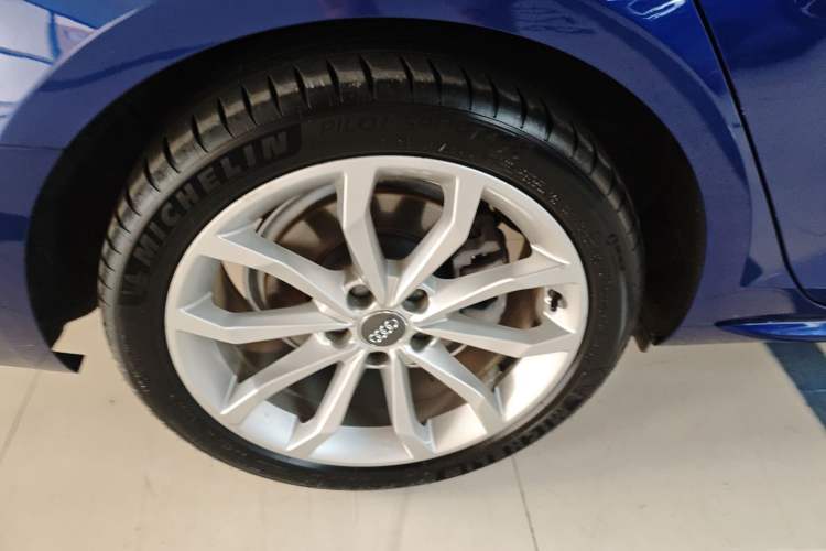 Used Audi A4L 2019 40 TFSI Fashion Edition China VI Emission Standard Right Rear Wheel Hub