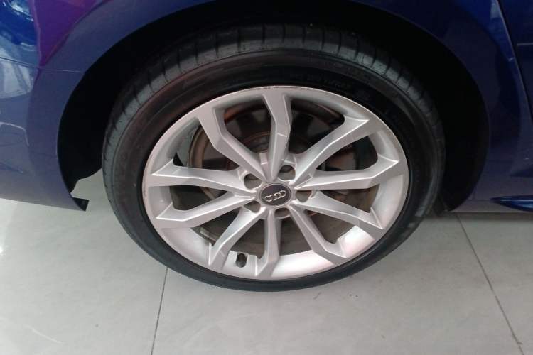 Used Audi A4L 2019 40 TFSI Fashion Edition China VI Emission Standard Right Rear Wheel Hub