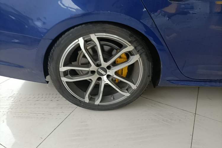 Used Audi A4L 2019 40 TFSI Ambition China VI Right Rear Wheel Hub