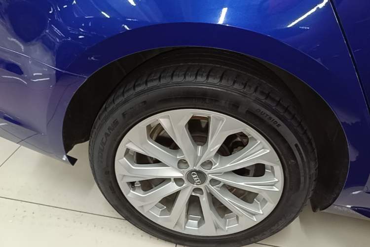 Used Audi A4L 2019 40 TFSI Ambition China VI Right Rear Wheel Hub