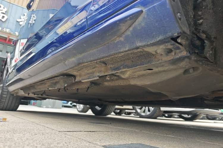 Used Audi A4L 2019 40 TFSI Fashion Edition China VI Emission Standard Right Side Sill