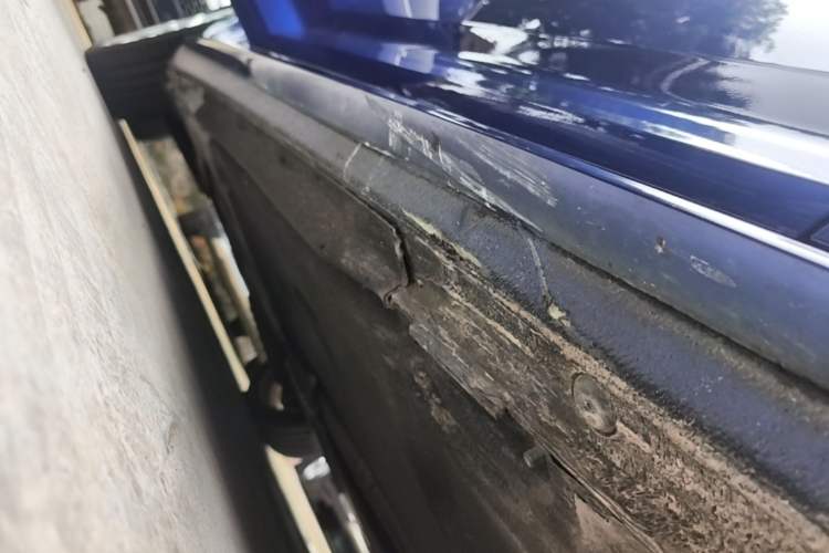 Used Audi A4L 2019 40 TFSI Fashion Edition China VI Emission Standard Right Side Sill