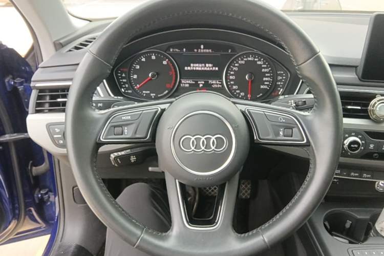 Used Audi A4L 2019 40 TFSI Ambition Version China V Steering Wheel
