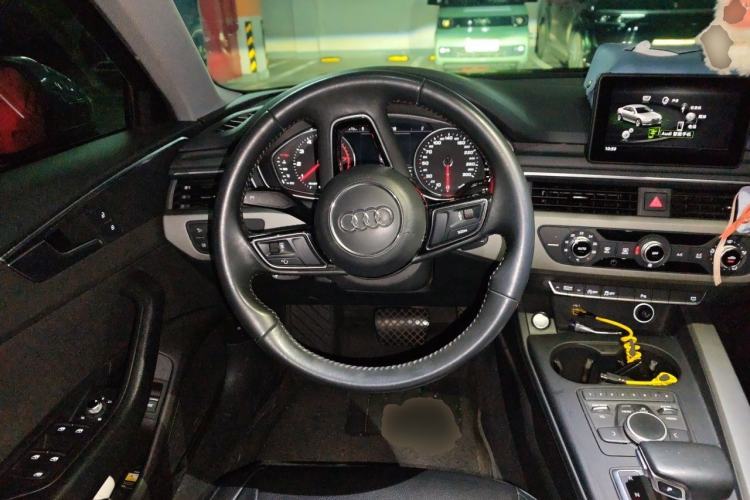 Used Audi A4L 2019 40 TFSI Ambition Version China V Steering Wheel