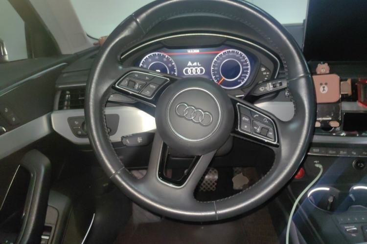 Used Audi A4L 2019 40 TFSI Fashion Edition China VI Emission Standard Steering Wheel