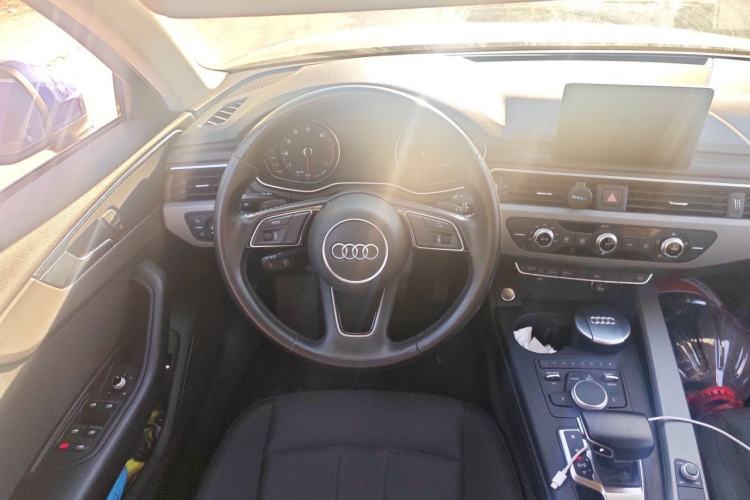 Used Audi A4L 2019 40 TFSI Ambition China VI Steering Wheel