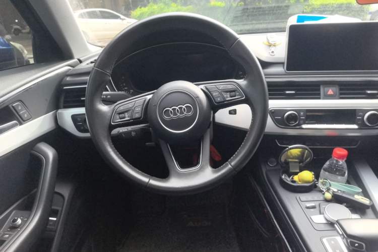 Used Audi A4L 2019 40 TFSI Fashion Version China V Steering Wheel