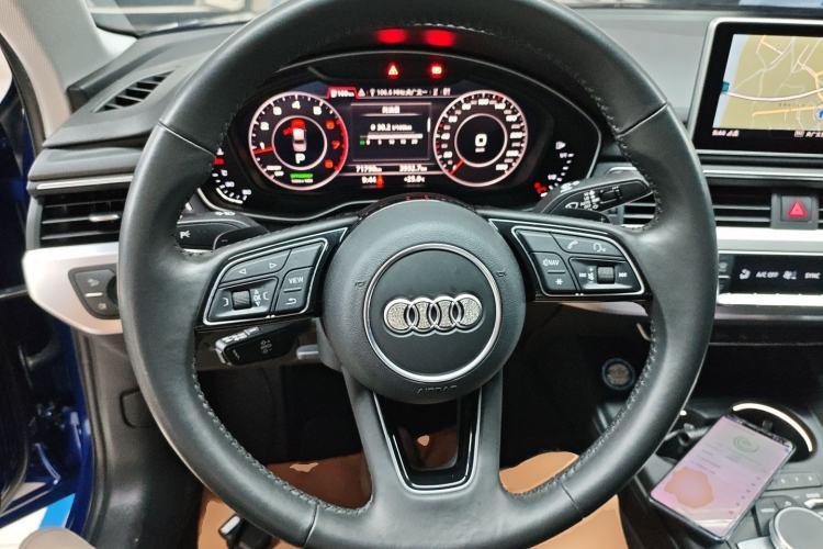 Used Audi A4L 2019 40 TFSI Fashion Edition China VI Emission Standard Steering Wheel