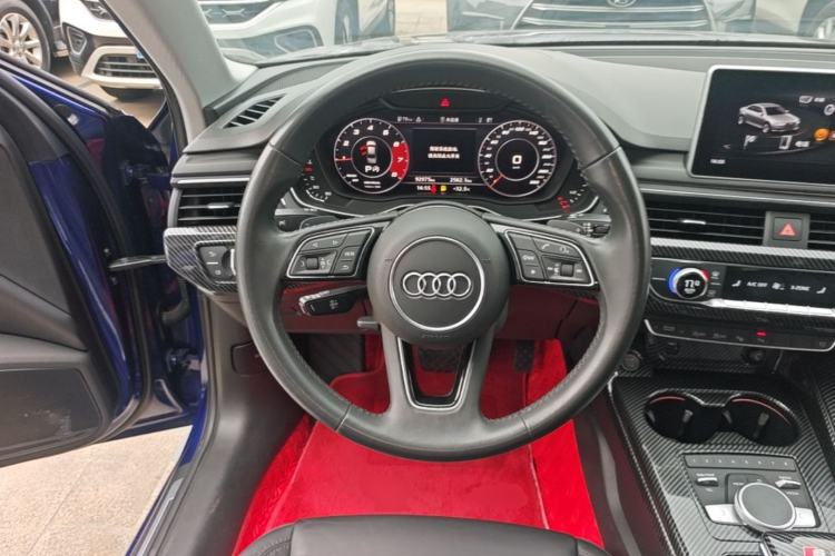 Used Audi A4L 2019 40 TFSI Fashion Edition China VI Emission Standard Steering Wheel