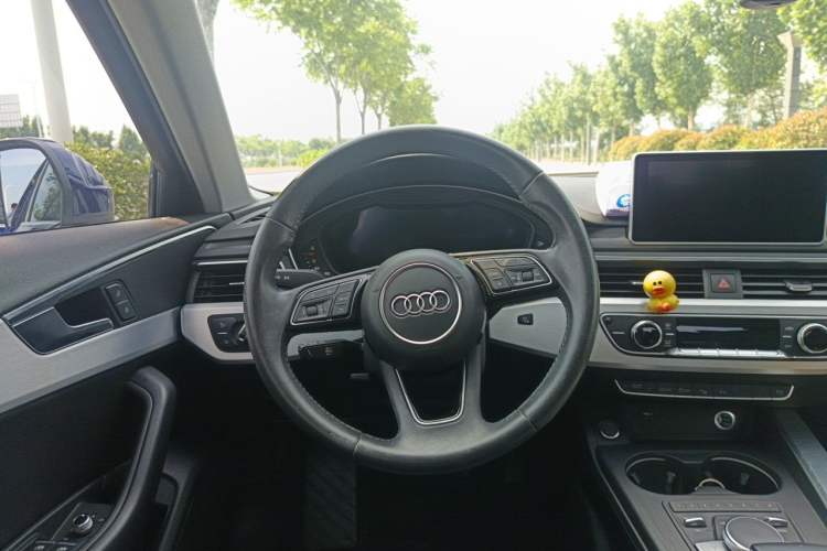 Used Audi A4L 2019 40 TFSI Fashion Edition China VI Emission Standard Steering Wheel
