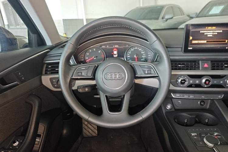 Used Audi A4L 2019 40 TFSI Ambition China VI Steering Wheel