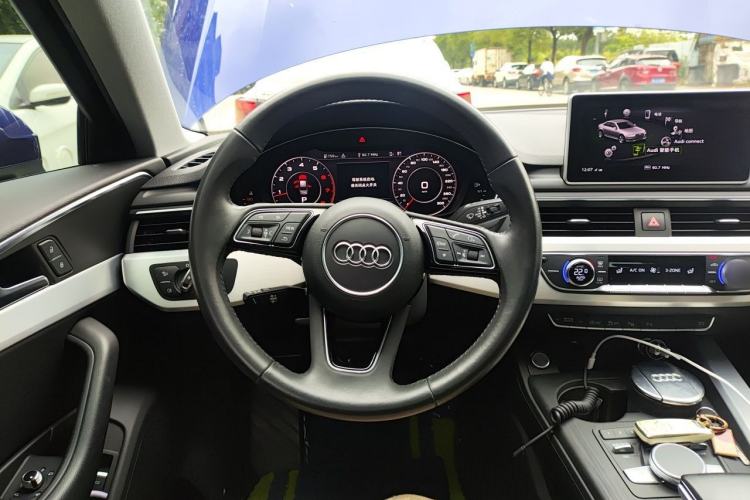 Used Audi A4L 2019 40 TFSI Fashion Version China V Steering Wheel