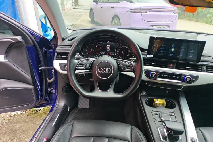 Used Audi A4L 2019 45 TFSI quattro Individual Sport Edition China VI Steering Wheel