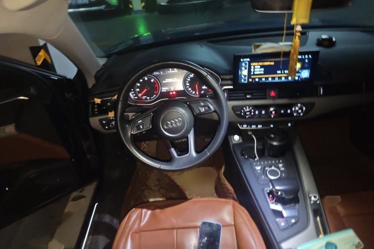 Used Audi A4L 2019 40 TFSI Ambition China VI Steering Wheel