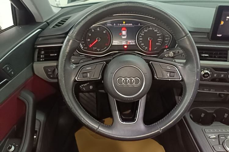 Used Audi A4L 2019 40 TFSI Ambition China VI Steering Wheel