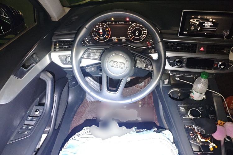 Used Audi A4L 2019 40 TFSI Fashion Edition China VI Emission Standard Steering Wheel
