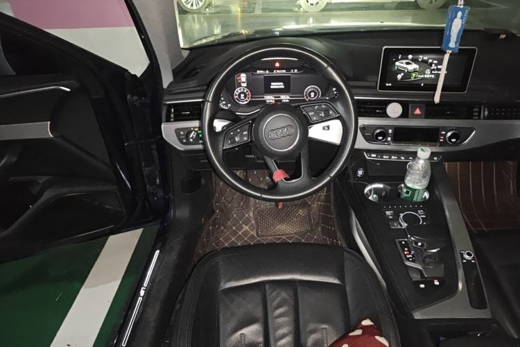 Used Audi A4L 2019 40 TFSI Fashion Edition China VI Emission Standard Steering Wheel
