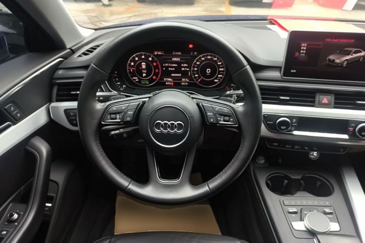 Used Audi A4L 2019 40 TFSI Fashion Edition China VI Emission Standard Steering Wheel