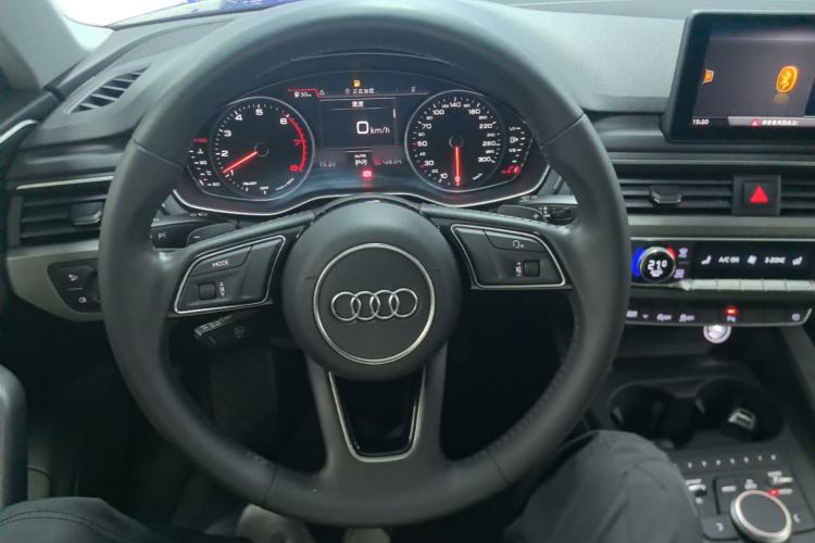 Used Audi A4L 2019 40 TFSI Ambition China VI Steering Wheel