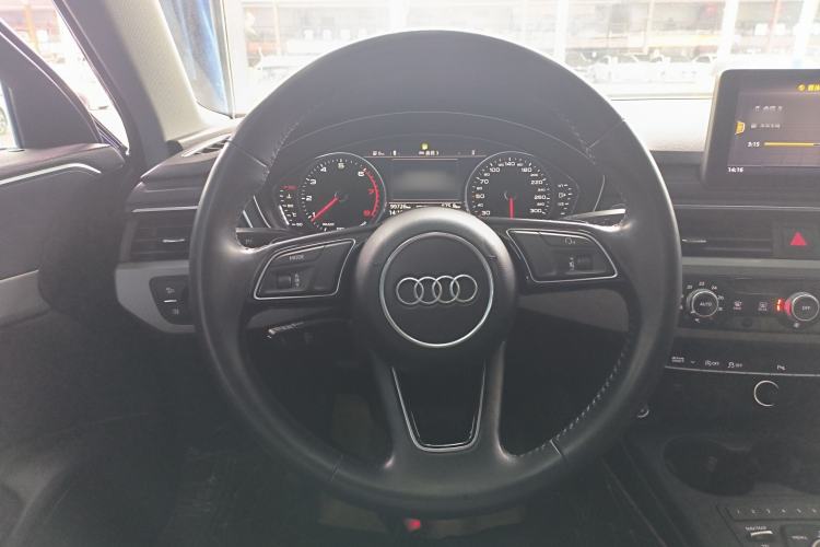 Used Audi A4L 2019 40 TFSI Ambition China VI Steering Wheel
