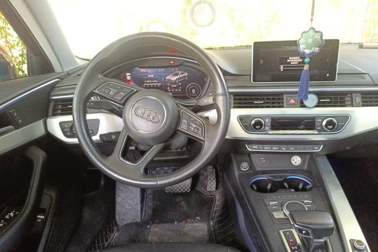Used Audi A4L 2019 40 TFSI Fashion Version China V Steering Wheel