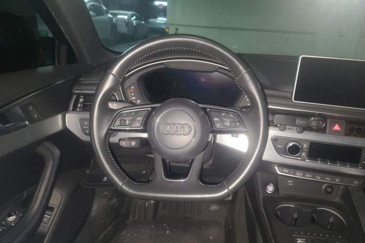 Used Audi A4L 2019 40 TFSI Sporty Version China V Steering Wheel
