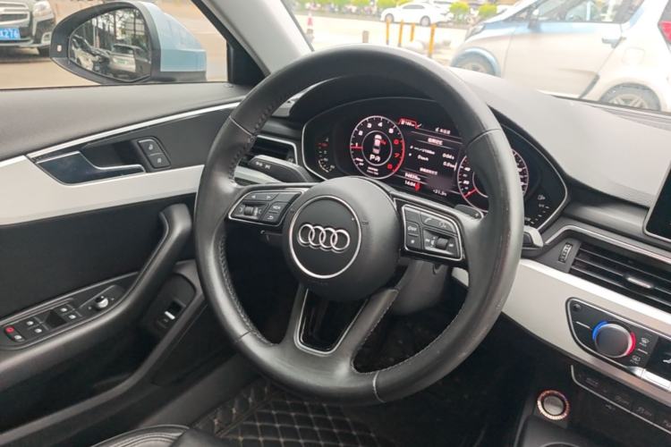 Used Audi A4L 2019 40 TFSI Fashion Edition China VI Emission Standard Steering Wheel