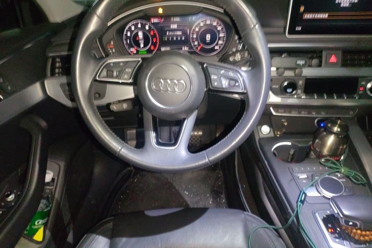 Used Audi A4L 2019 40 TFSI Fashion Edition China VI Emission Standard Steering Wheel