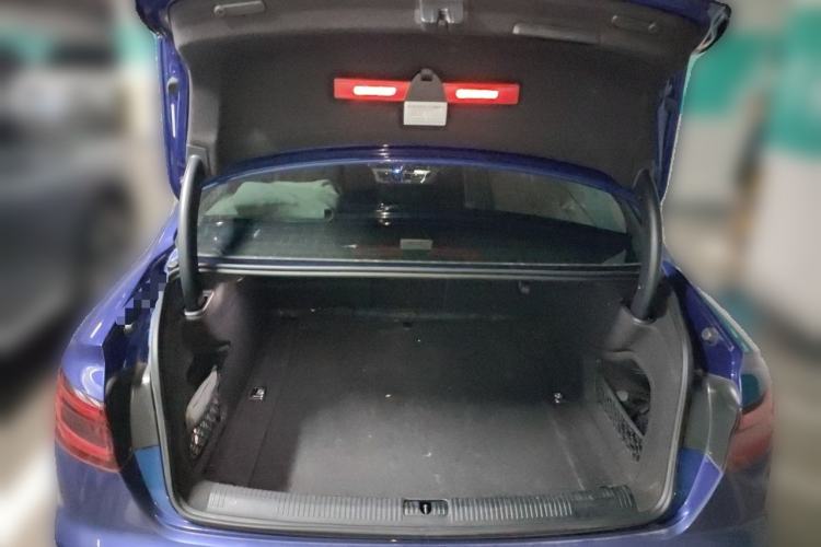 Used Audi A4L 2019 40 TFSI Fashion Edition China VI Emission Standard Trunk