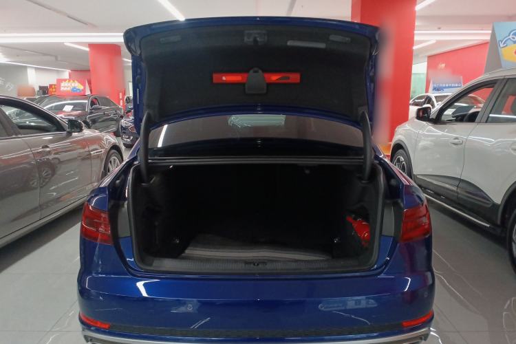 Used Audi A4L 2019 40 TFSI Fashion Edition China VI Emission Standard Trunk