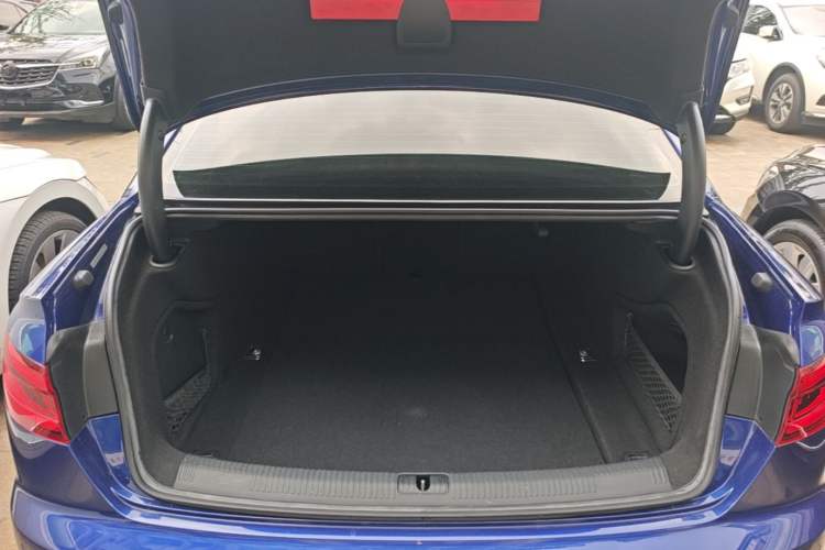 Used Audi A4L 2019 40 TFSI Fashion Edition China VI Emission Standard Trunk