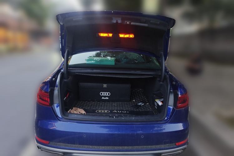 Used Audi A4L 2019 40 TFSI Fashion Edition China VI Emission Standard Trunk