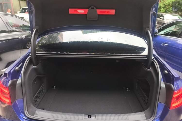 Used Audi A4L 2019 40 TFSI Fashion Edition China VI Emission Standard Trunk