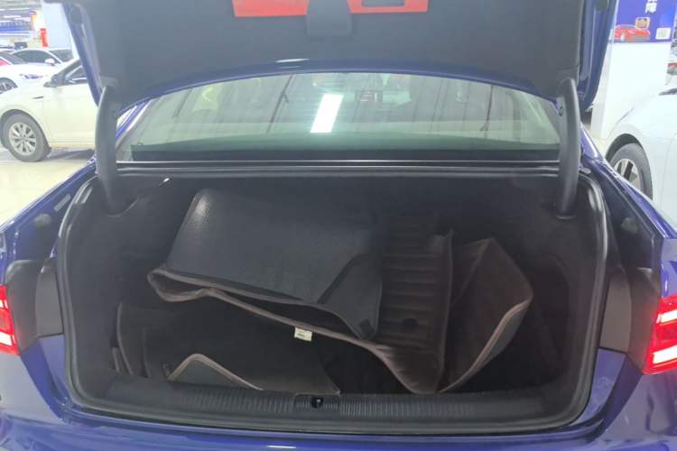 Used Audi A4L 2019 40 TFSI Ambition China VI Trunk
