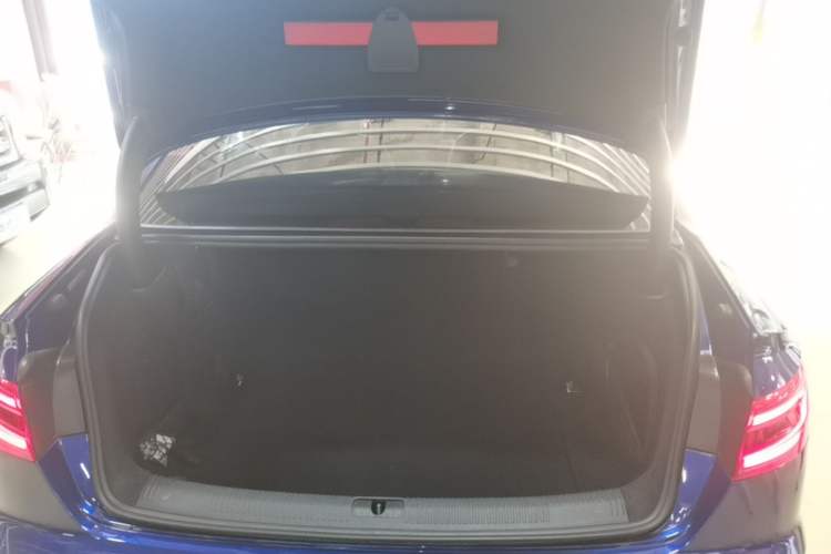 Used Audi A4L 2019 40 TFSI Fashion Edition China VI Emission Standard Trunk