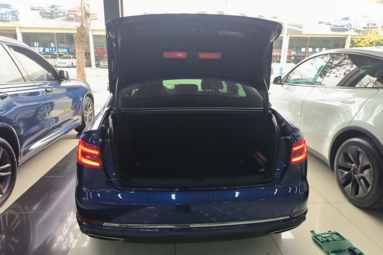 Used Audi A4L 2019 40 TFSI Ambition China VI Trunk