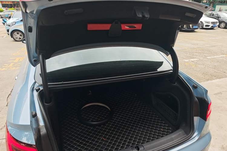 Used Audi A4L 2019 40 TFSI Fashion Edition China VI Emission Standard Trunk