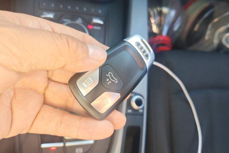 Used Audi A4L 2019 40 TFSI Ambition China VI Vehicle Key
