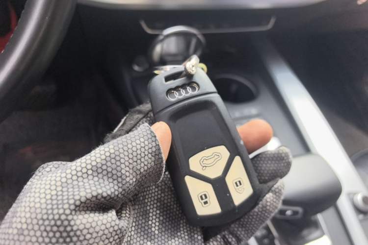 Used Audi A4L 2019 40 TFSI Fashion Version China V Vehicle Key