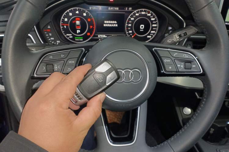 Used Audi A4L 2019 40 TFSI Fashion Edition China VI Emission Standard Vehicle Key