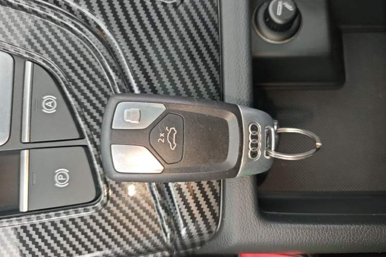 Used Audi A4L 2019 40 TFSI Fashion Edition China VI Emission Standard Vehicle Key