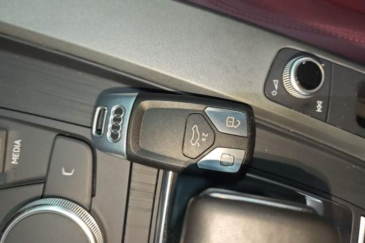 Used Audi A4L 2019 40 TFSI Ambition China VI Vehicle Key