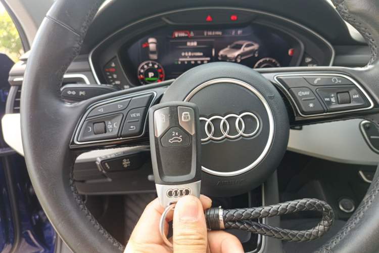 Used Audi A4L 2019 40 TFSI Fashion Edition China VI Emission Standard Vehicle Key