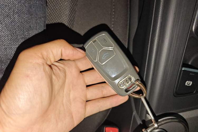 Used Audi A4L 2019 40 TFSI Ambition China VI Vehicle Key