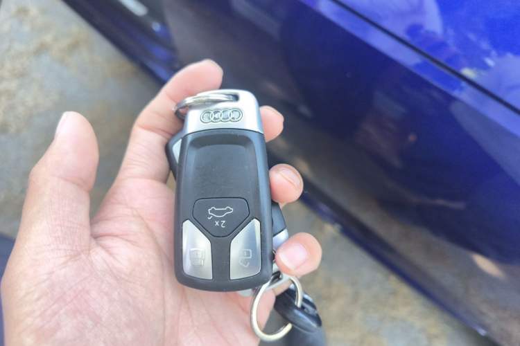Used Audi A4L 2019 40 TFSI Ambition China VI Vehicle Key