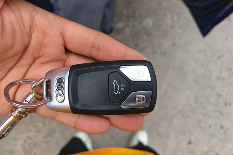 Used Audi A4L 2019 45 TFSI quattro Individual Sport Edition China VI Vehicle Key
