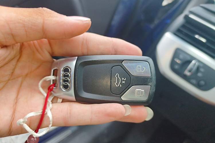 Used Audi A4L 2019 40 TFSI Fashion Edition China VI Emission Standard Vehicle Key