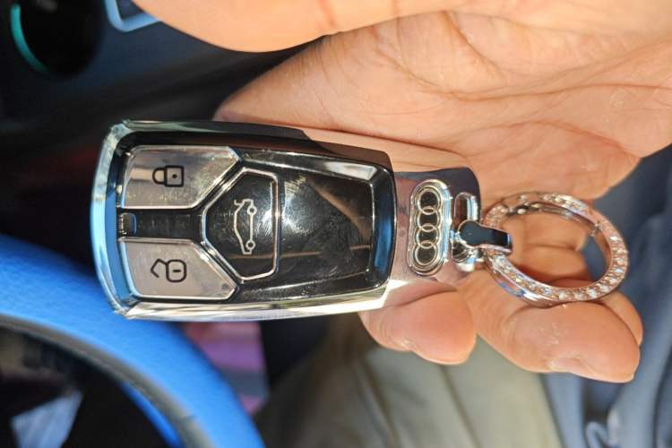 Used Audi A4L 2019 40 TFSI Ambition China VI Vehicle Key