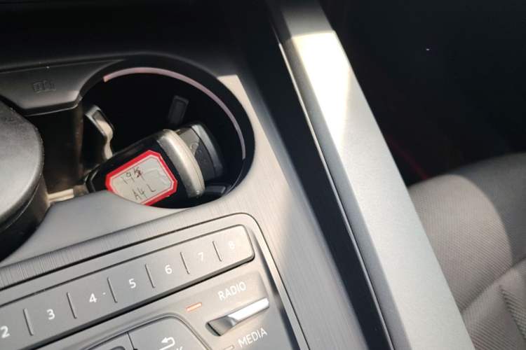 Used Audi A4L 2019 40 TFSI Ambition China VI Vehicle Key