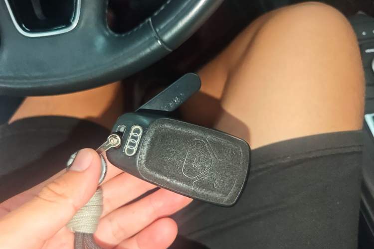 Used Audi A4L 2019 40 TFSI Ambition China VI Vehicle Key